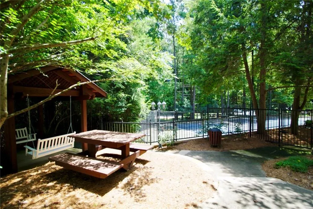 6820 Glenridge Drive Unit C, Atlanta, Georgia 30328, 2 Bedrooms Bedrooms, ,1 BathroomBathrooms,Residential,Sold,6820 Glenridge Drive Unit C,6056549