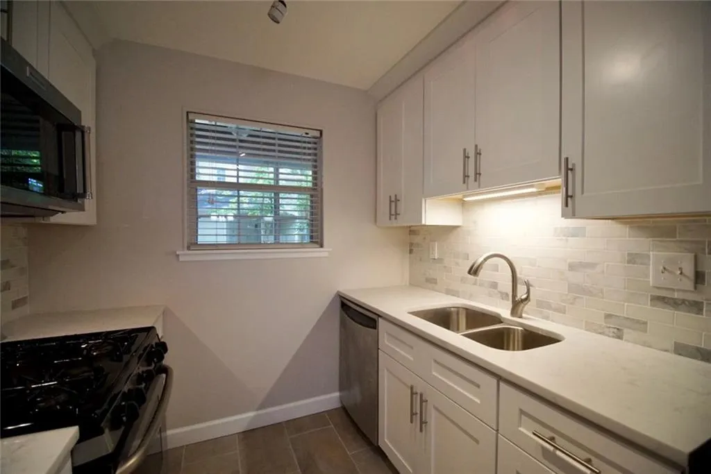 6820 Glenridge Drive Unit C, Atlanta, Georgia 30328, 2 Bedrooms Bedrooms, ,1 BathroomBathrooms,Residential,Sold,6820 Glenridge Drive Unit C,6056549