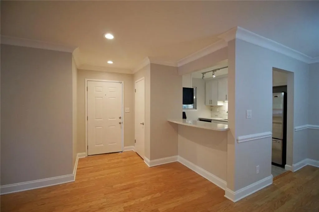 6820 Glenridge Drive Unit C, Atlanta, Georgia 30328, 2 Bedrooms Bedrooms, ,1 BathroomBathrooms,Residential,Sold,6820 Glenridge Drive Unit C,6056549