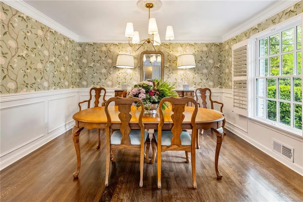 568 Timberland Drive, Atlanta, Georgia 30342, 4 Bedrooms Bedrooms, ,3 BathroomsBathrooms,Residential,Sold,568 Timberland Drive,7560569