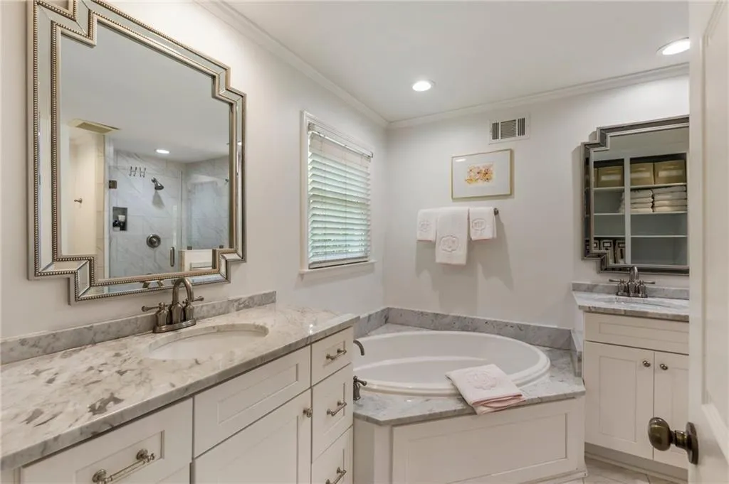 568 Timberland Drive, Atlanta, Georgia 30342, 4 Bedrooms Bedrooms, ,3 BathroomsBathrooms,Residential,Sold,568 Timberland Drive,7560569