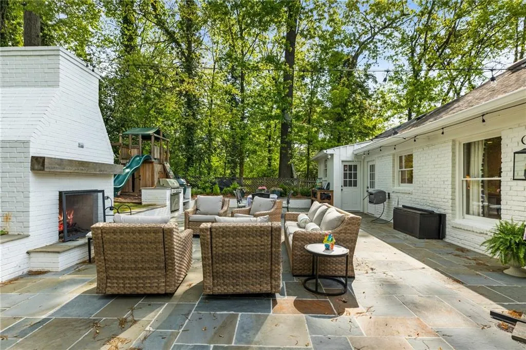 568 Timberland Drive, Atlanta, Georgia 30342, 4 Bedrooms Bedrooms, ,3 BathroomsBathrooms,Residential,Sold,568 Timberland Drive,7560569