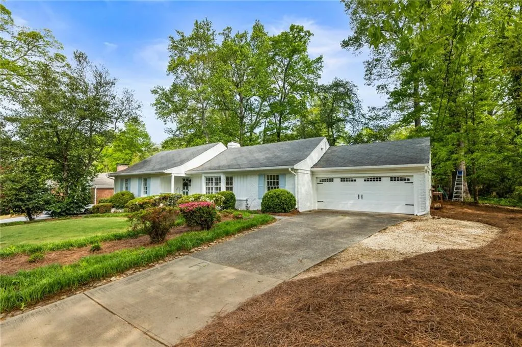 568 Timberland Drive, Atlanta, Georgia 30342, 4 Bedrooms Bedrooms, ,3 BathroomsBathrooms,Residential,Sold,568 Timberland Drive,7560569