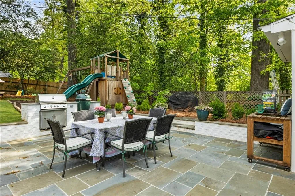568 Timberland Drive, Atlanta, Georgia 30342, 4 Bedrooms Bedrooms, ,3 BathroomsBathrooms,Residential,Sold,568 Timberland Drive,7560569
