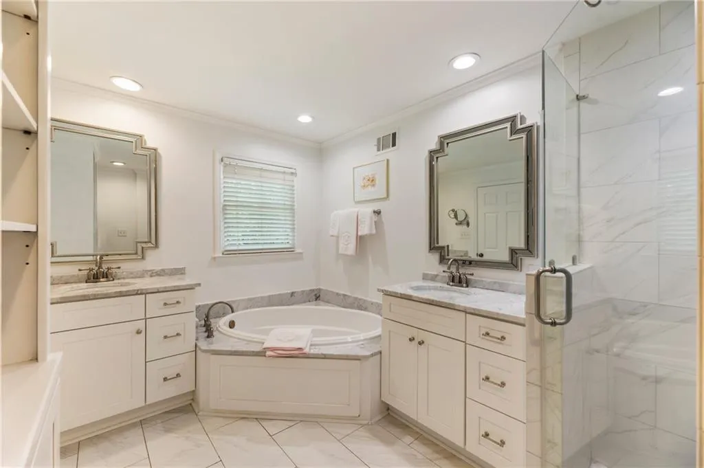 568 Timberland Drive, Atlanta, Georgia 30342, 4 Bedrooms Bedrooms, ,3 BathroomsBathrooms,Residential,Sold,568 Timberland Drive,7560569