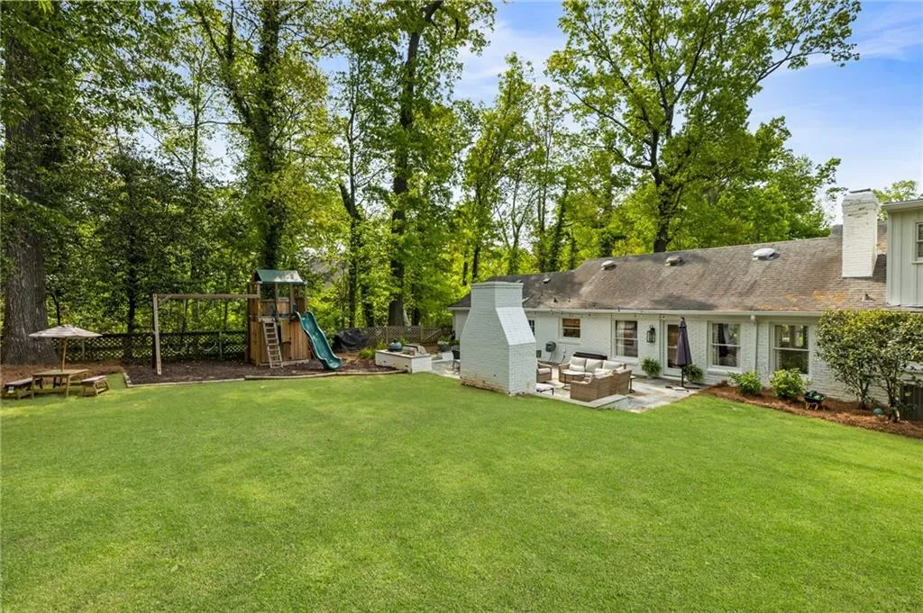 568 Timberland Drive, Atlanta, Georgia 30342, 4 Bedrooms Bedrooms, ,3 BathroomsBathrooms,Residential,Sold,568 Timberland Drive,7560569