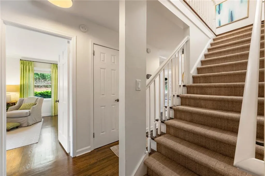 568 Timberland Drive, Atlanta, Georgia 30342, 4 Bedrooms Bedrooms, ,3 BathroomsBathrooms,Residential,Sold,568 Timberland Drive,7560569