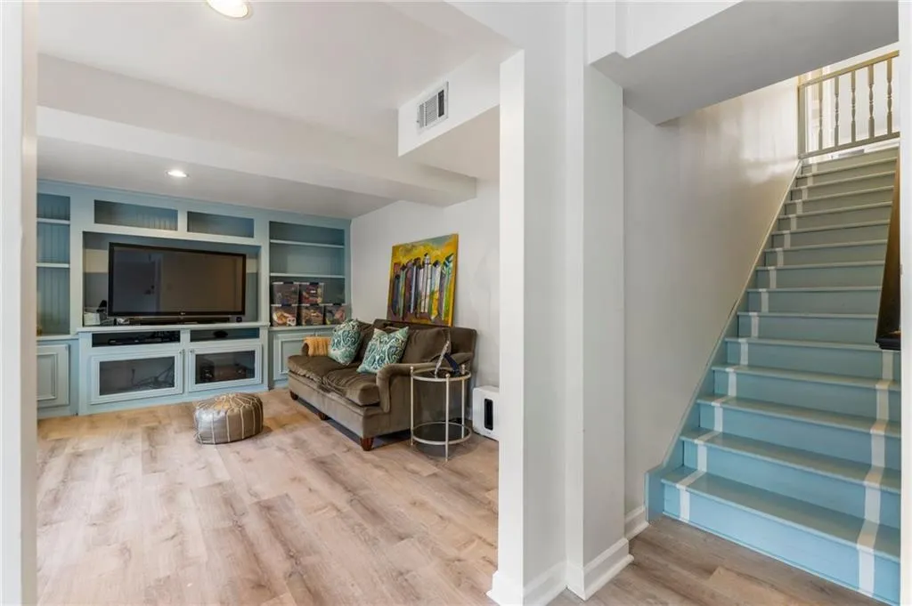 568 Timberland Drive, Atlanta, Georgia 30342, 4 Bedrooms Bedrooms, ,3 BathroomsBathrooms,Residential,Sold,568 Timberland Drive,7560569