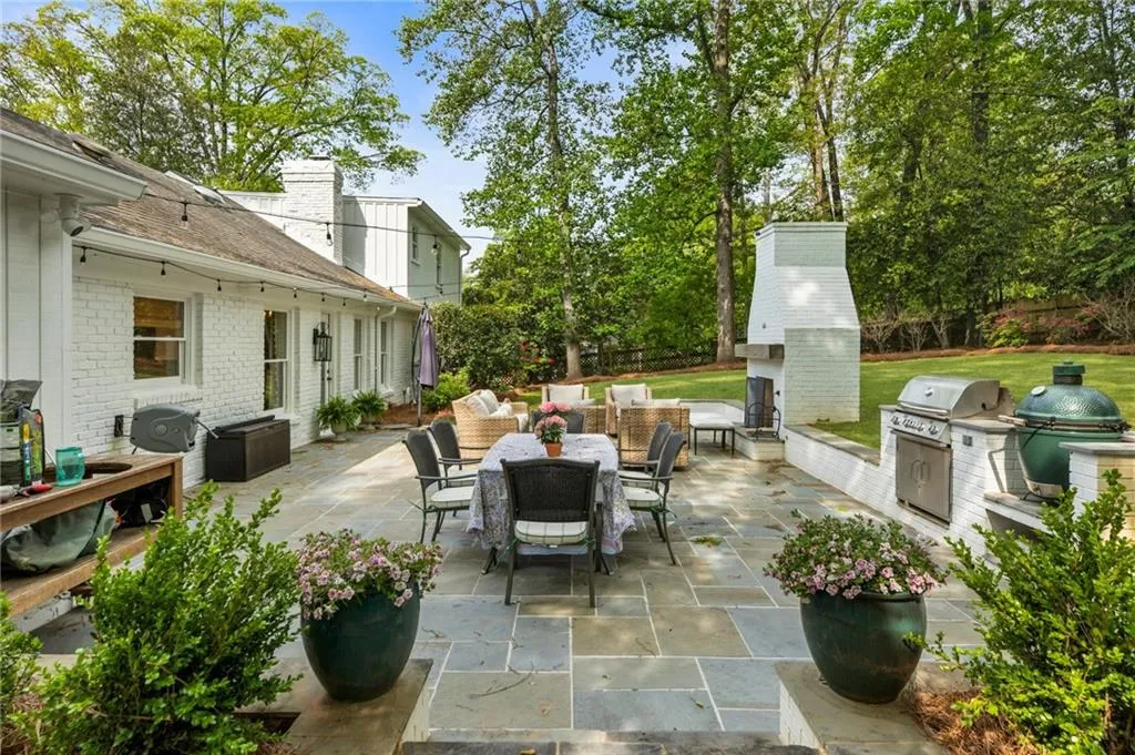 568 Timberland Drive, Atlanta, Georgia 30342, 4 Bedrooms Bedrooms, ,3 BathroomsBathrooms,Residential,Sold,568 Timberland Drive,7560569