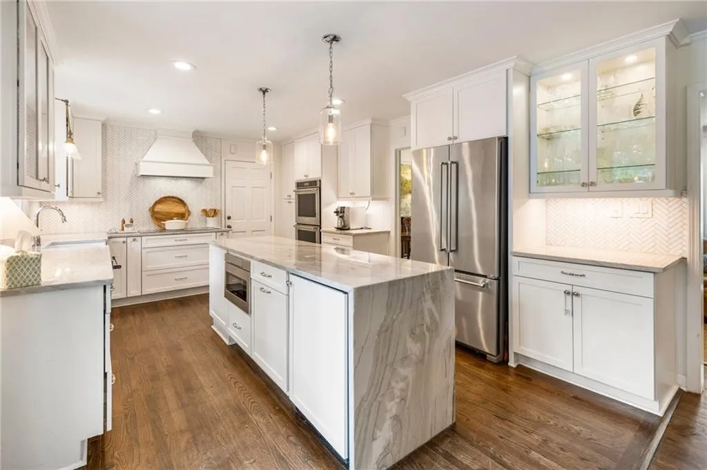 568 Timberland Drive, Atlanta, Georgia 30342, 4 Bedrooms Bedrooms, ,3 BathroomsBathrooms,Residential,Sold,568 Timberland Drive,7560569