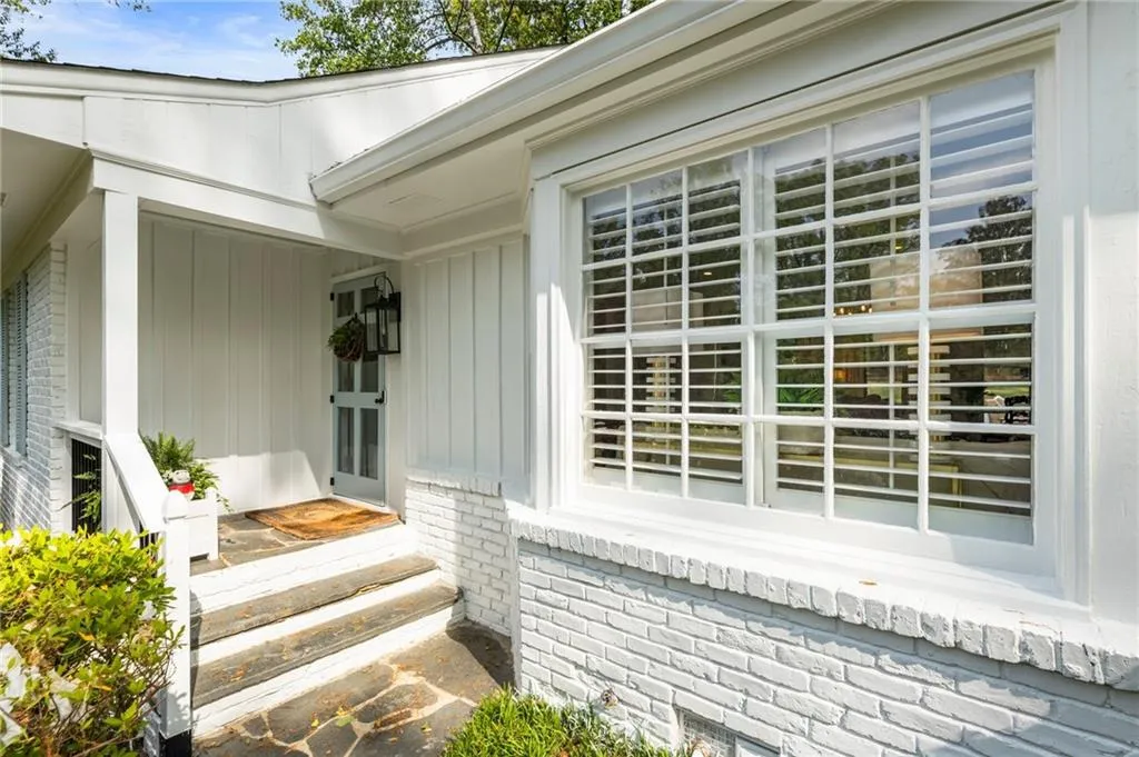568 Timberland Drive, Atlanta, Georgia 30342, 4 Bedrooms Bedrooms, ,3 BathroomsBathrooms,Residential,Sold,568 Timberland Drive,7560569