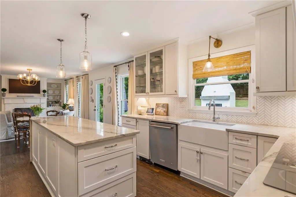 568 Timberland Drive, Atlanta, Georgia 30342, 4 Bedrooms Bedrooms, ,3 BathroomsBathrooms,Residential,Sold,568 Timberland Drive,7560569