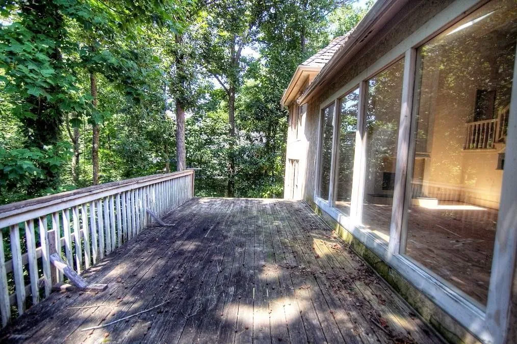 8240 Grogans Ferry Road, Sandy Springs, Georgia 30350, 4 Bedrooms Bedrooms, ,4 BathroomsBathrooms,Residential,Sold,8240 Grogans Ferry Road,5729035