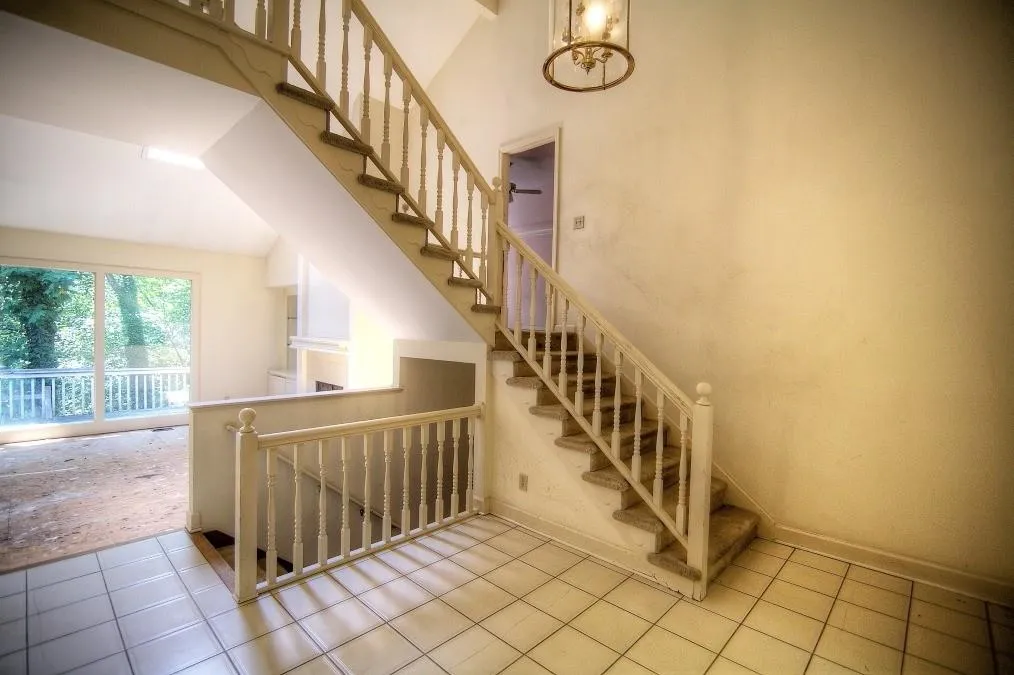 8240 Grogans Ferry Road, Sandy Springs, Georgia 30350, 4 Bedrooms Bedrooms, ,4 BathroomsBathrooms,Residential,Sold,8240 Grogans Ferry Road,5729035