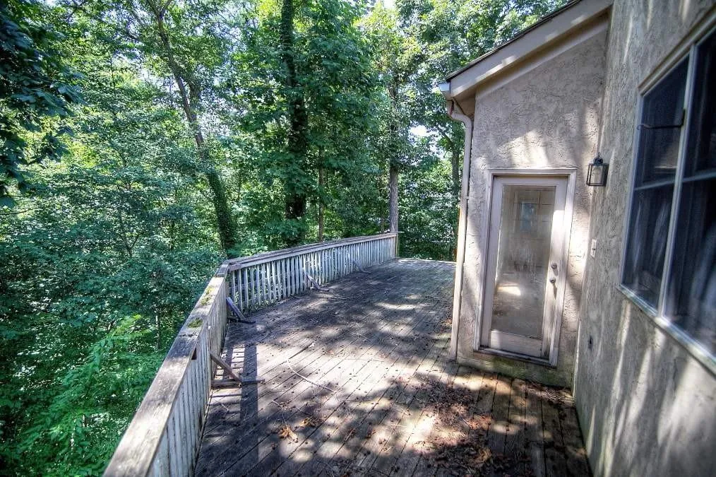 8240 Grogans Ferry Road, Sandy Springs, Georgia 30350, 4 Bedrooms Bedrooms, ,4 BathroomsBathrooms,Residential,Sold,8240 Grogans Ferry Road,5729035