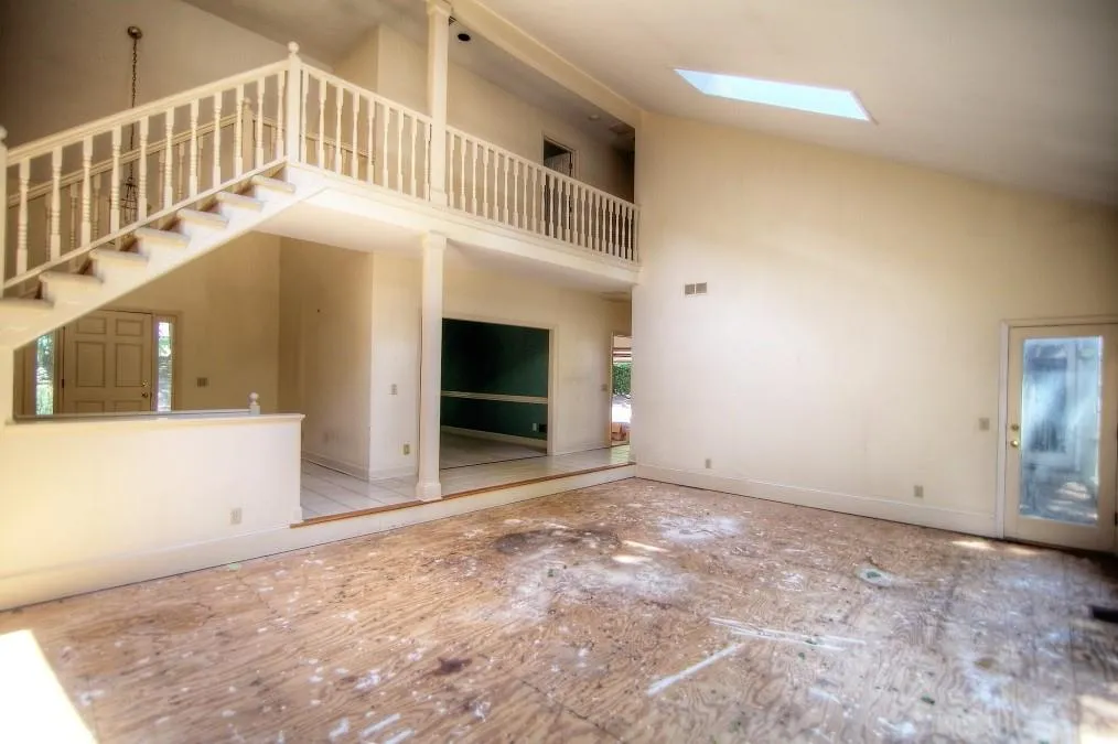 8240 Grogans Ferry Road, Sandy Springs, Georgia 30350, 4 Bedrooms Bedrooms, ,4 BathroomsBathrooms,Residential,Sold,8240 Grogans Ferry Road,5729035