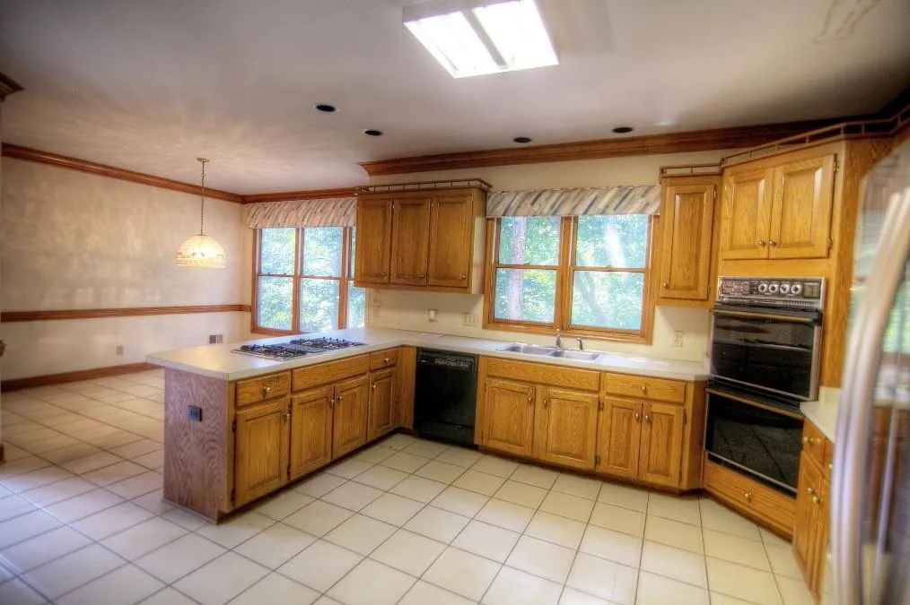 8240 Grogans Ferry Road, Sandy Springs, Georgia 30350, 4 Bedrooms Bedrooms, ,4 BathroomsBathrooms,Residential,Sold,8240 Grogans Ferry Road,5729035