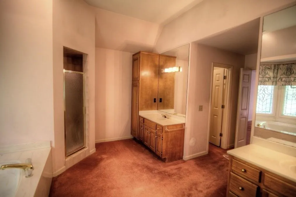 8240 Grogans Ferry Road, Sandy Springs, Georgia 30350, 4 Bedrooms Bedrooms, ,4 BathroomsBathrooms,Residential,Sold,8240 Grogans Ferry Road,5729035