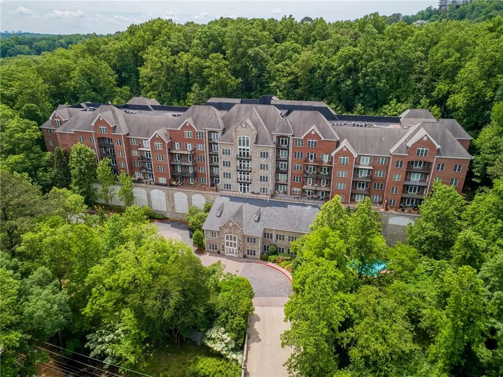 3280 Stillhouse Lane Se Unit 401, Atlanta, Georgia 30339, 3 Bedrooms Bedrooms, ,2 BathroomsBathrooms,Residential,For Sale,3280 Stillhouse Lane Se Unit 401,7580354