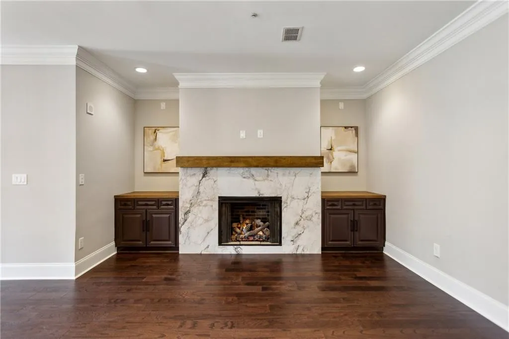 3280 Stillhouse Lane Se Unit 401, Atlanta, Georgia 30339, 3 Bedrooms Bedrooms, ,2 BathroomsBathrooms,Residential,For Sale,3280 Stillhouse Lane Se Unit 401,7580354