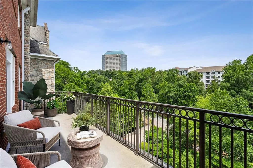 3280 Stillhouse Lane Se Unit 401, Atlanta, Georgia 30339, 3 Bedrooms Bedrooms, ,2 BathroomsBathrooms,Residential,For Sale,3280 Stillhouse Lane Se Unit 401,7580354