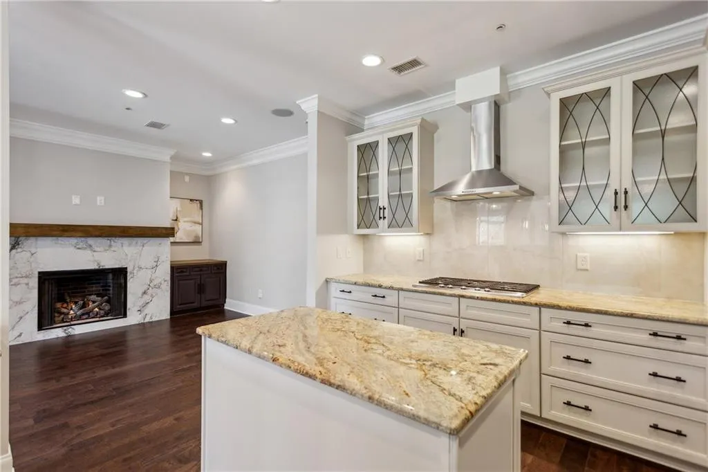 3280 Stillhouse Lane Se Unit 401, Atlanta, Georgia 30339, 3 Bedrooms Bedrooms, ,2 BathroomsBathrooms,Residential,For Sale,3280 Stillhouse Lane Se Unit 401,7580354