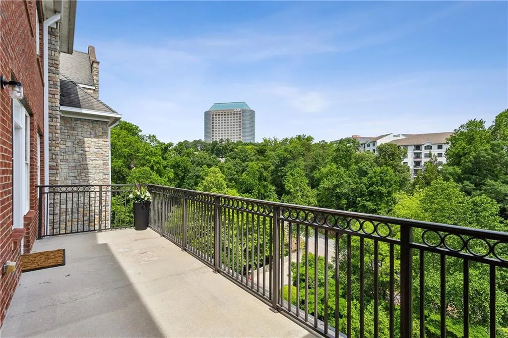 3280 Stillhouse Lane Se Unit 401, Atlanta, Georgia 30339, 3 Bedrooms Bedrooms, ,2 BathroomsBathrooms,Residential,For Sale,3280 Stillhouse Lane Se Unit 401,7580354