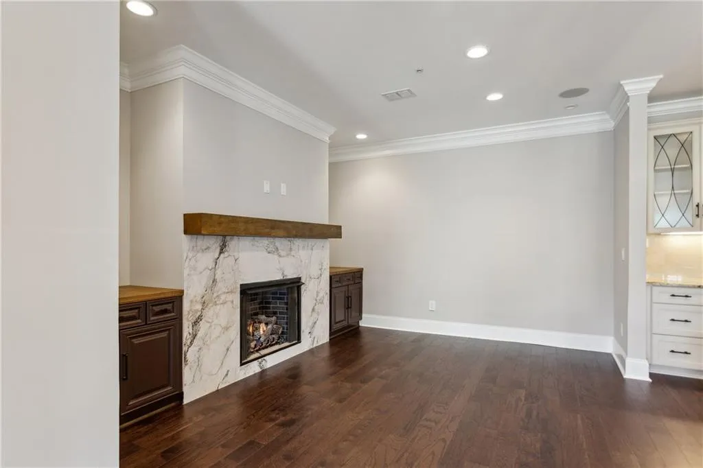 3280 Stillhouse Lane Se Unit 401, Atlanta, Georgia 30339, 3 Bedrooms Bedrooms, ,2 BathroomsBathrooms,Residential,For Sale,3280 Stillhouse Lane Se Unit 401,7580354