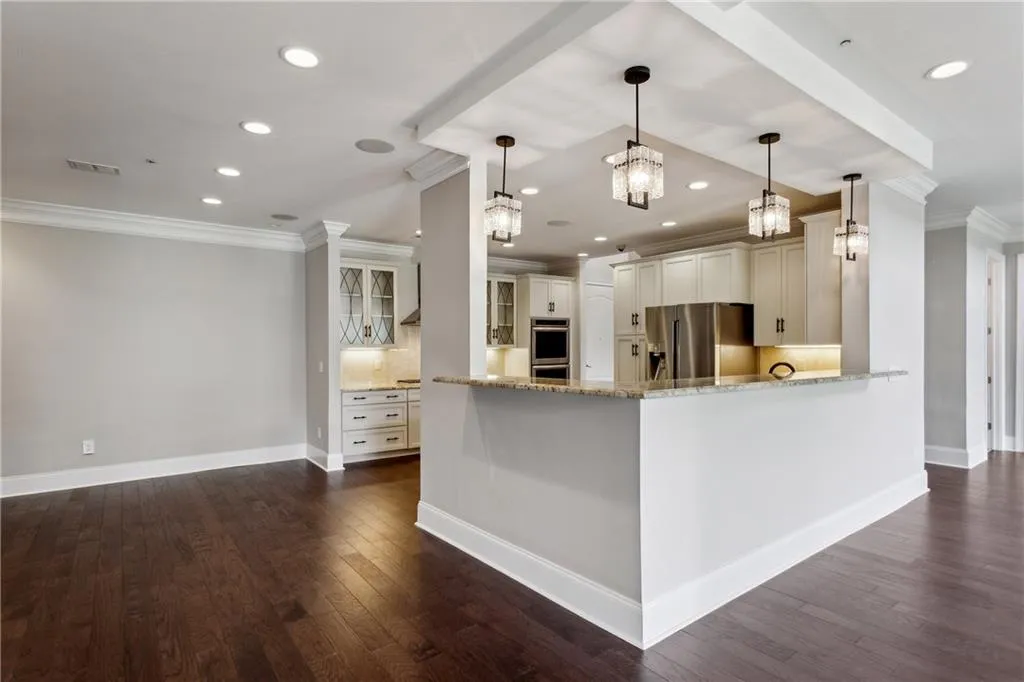 3280 Stillhouse Lane Se Unit 401, Atlanta, Georgia 30339, 3 Bedrooms Bedrooms, ,2 BathroomsBathrooms,Residential,For Sale,3280 Stillhouse Lane Se Unit 401,7580354