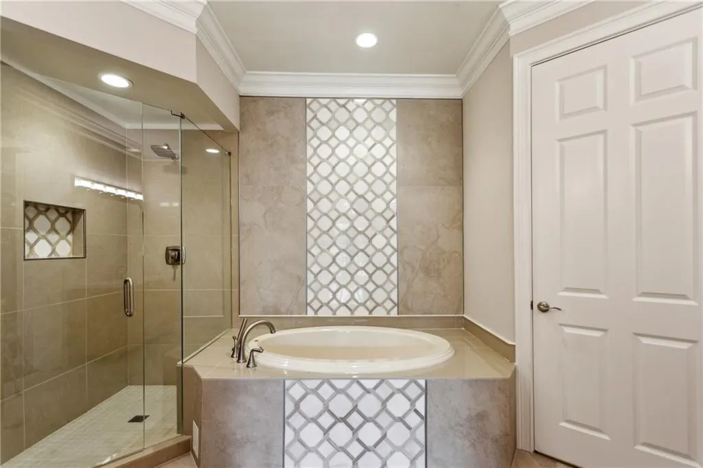 3280 Stillhouse Lane Se Unit 401, Atlanta, Georgia 30339, 3 Bedrooms Bedrooms, ,2 BathroomsBathrooms,Residential,For Sale,3280 Stillhouse Lane Se Unit 401,7580354