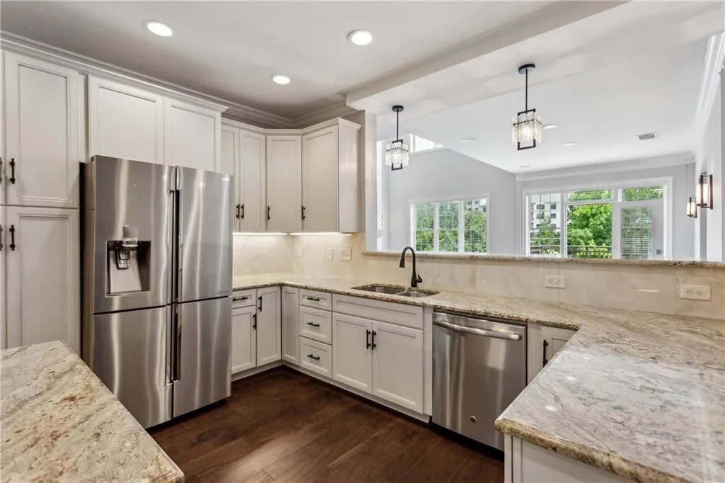3280 Stillhouse Lane Se Unit 401, Atlanta, Georgia 30339, 3 Bedrooms Bedrooms, ,2 BathroomsBathrooms,Residential,For Sale,3280 Stillhouse Lane Se Unit 401,7580354