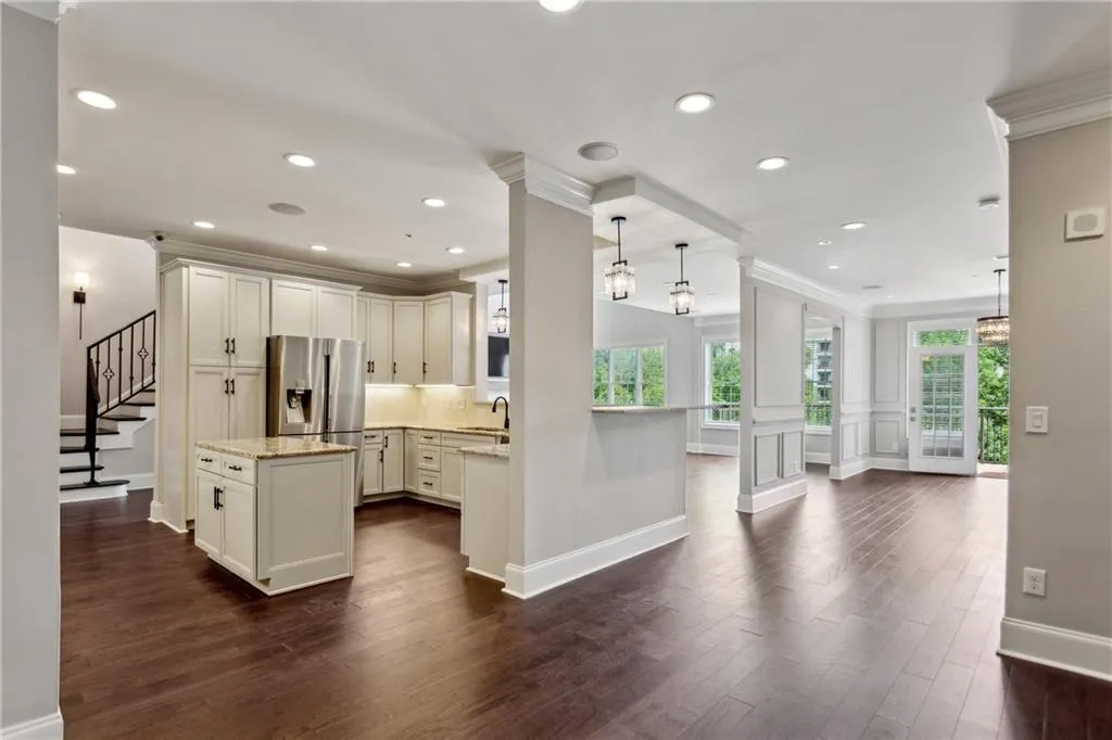 3280 Stillhouse Lane Se Unit 401, Atlanta, Georgia 30339, 3 Bedrooms Bedrooms, ,2 BathroomsBathrooms,Residential,For Sale,3280 Stillhouse Lane Se Unit 401,7580354
