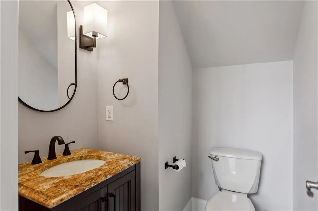 3280 Stillhouse Lane Se Unit 401, Atlanta, Georgia 30339, 3 Bedrooms Bedrooms, ,2 BathroomsBathrooms,Residential,For Sale,3280 Stillhouse Lane Se Unit 401,7580354