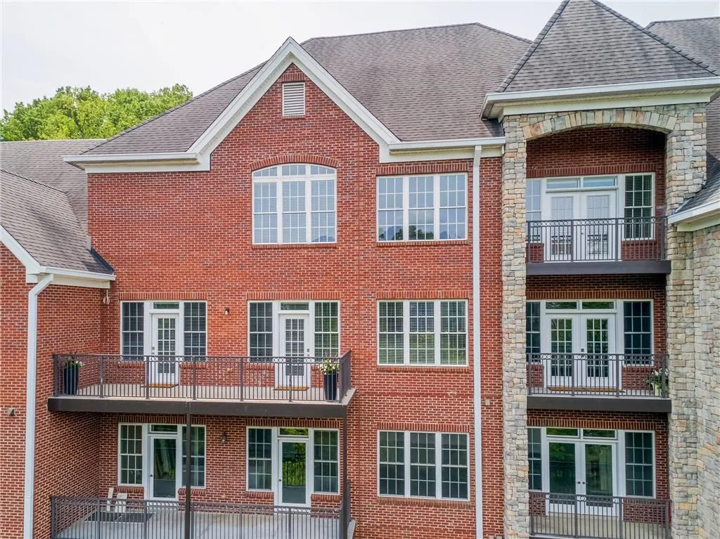 3280 Stillhouse Lane Se Unit 401, Atlanta, Georgia 30339, 3 Bedrooms Bedrooms, ,2 BathroomsBathrooms,Residential,For Sale,3280 Stillhouse Lane Se Unit 401,7580354