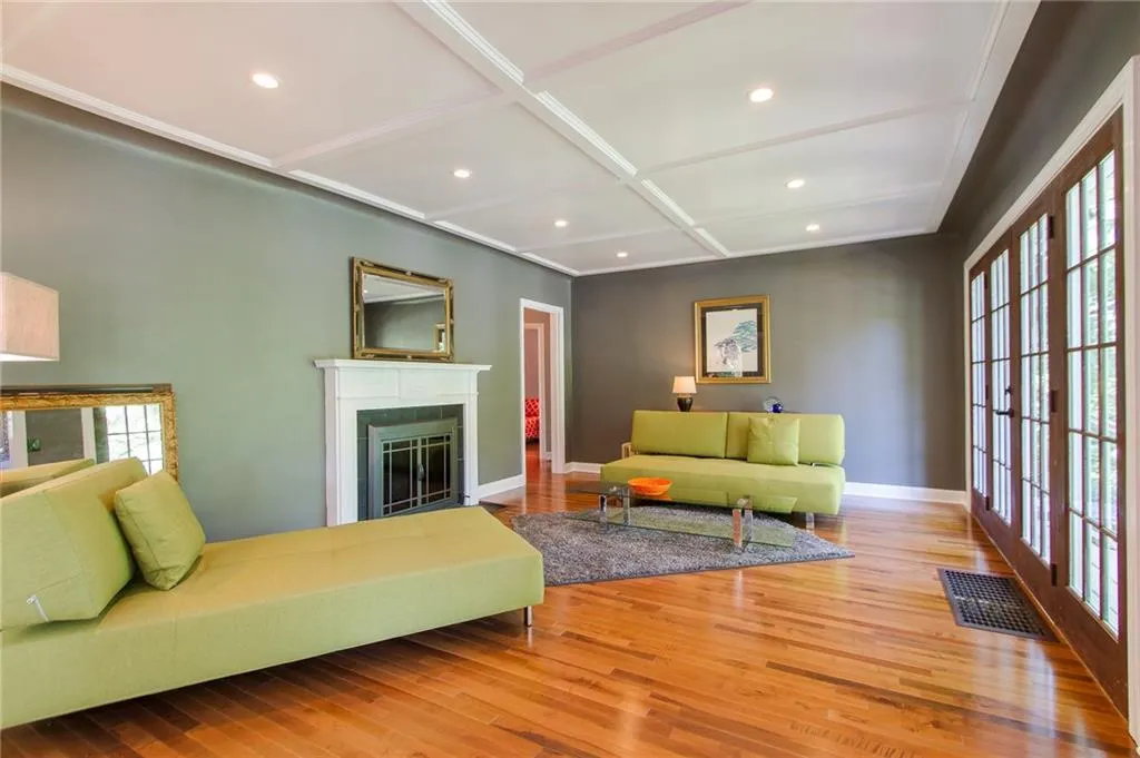 607 E Morningside Drive, Atlanta, Georgia 30324, 3 Bedrooms Bedrooms, ,2 BathroomsBathrooms,Residential,Sold,607 E Morningside Drive,5606065