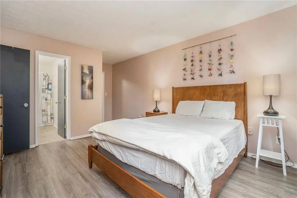 210 Woodcliff Drive, Sandy Springs, Georgia 30350, 2 Bedrooms Bedrooms, ,2 BathroomsBathrooms,Residential,Sold,210 Woodcliff Drive,7103268