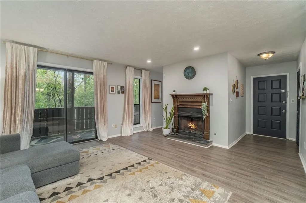 210 Woodcliff Drive, Sandy Springs, Georgia 30350, 2 Bedrooms Bedrooms, ,2 BathroomsBathrooms,Residential,Sold,210 Woodcliff Drive,7103268