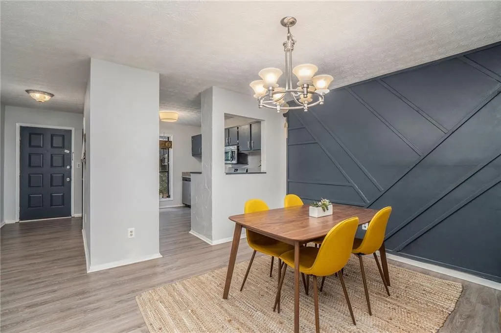 210 Woodcliff Drive, Sandy Springs, Georgia 30350, 2 Bedrooms Bedrooms, ,2 BathroomsBathrooms,Residential,Sold,210 Woodcliff Drive,7103268