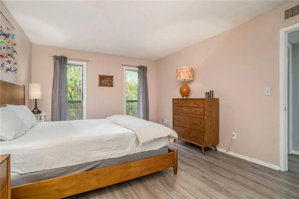 210 Woodcliff Drive, Sandy Springs, Georgia 30350, 2 Bedrooms Bedrooms, ,2 BathroomsBathrooms,Residential,Sold,210 Woodcliff Drive,7103268