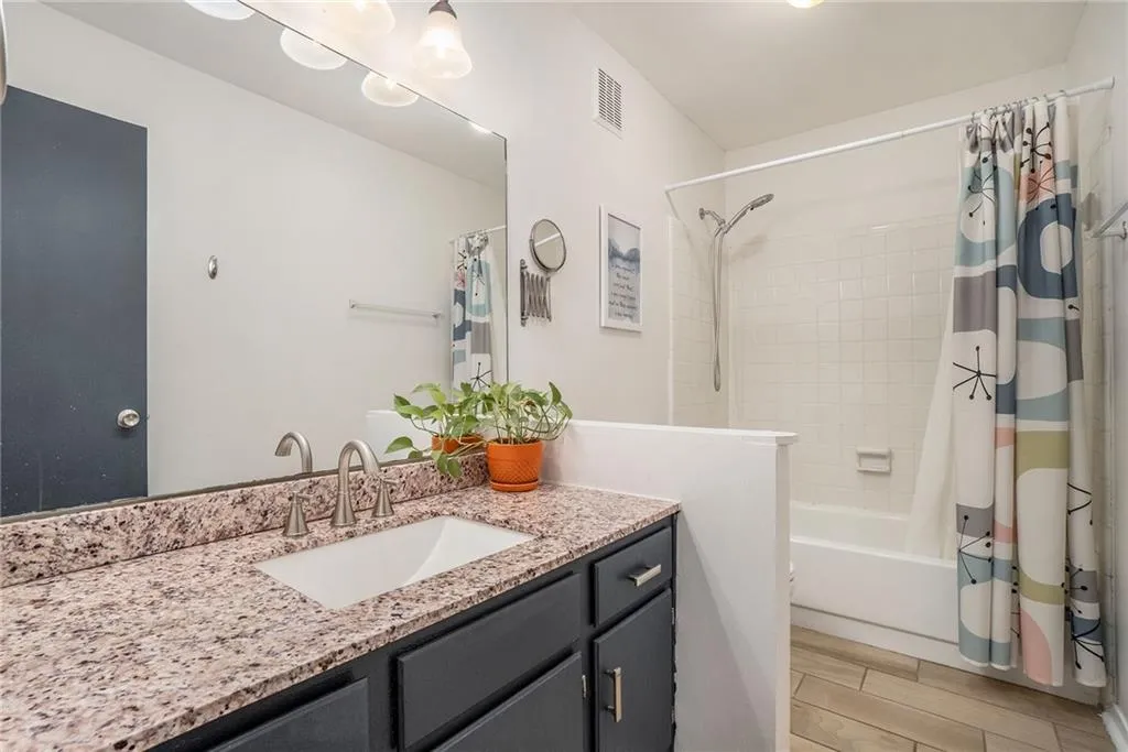 210 Woodcliff Drive, Sandy Springs, Georgia 30350, 2 Bedrooms Bedrooms, ,2 BathroomsBathrooms,Residential,Sold,210 Woodcliff Drive,7103268