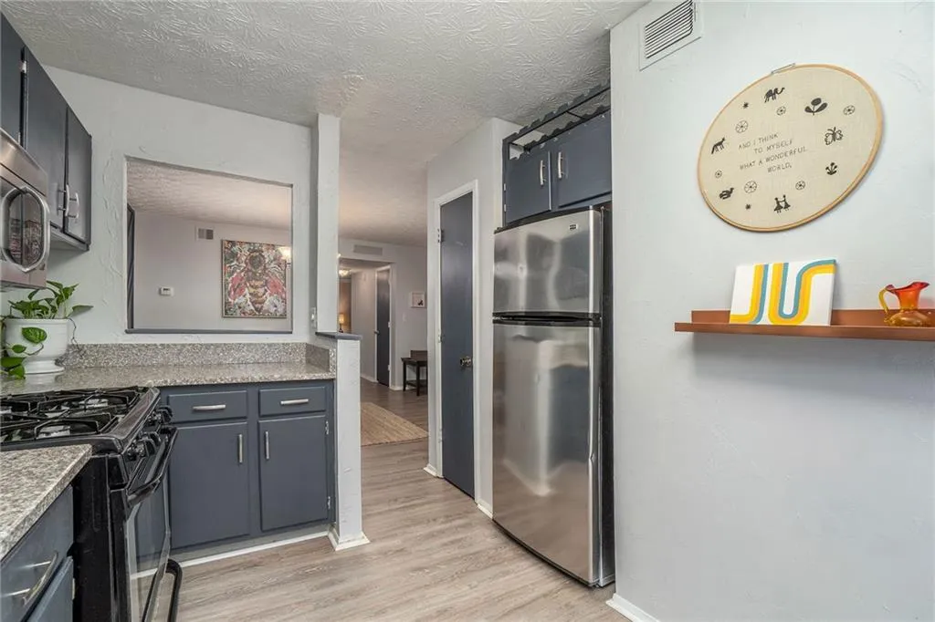 210 Woodcliff Drive, Sandy Springs, Georgia 30350, 2 Bedrooms Bedrooms, ,2 BathroomsBathrooms,Residential,Sold,210 Woodcliff Drive,7103268