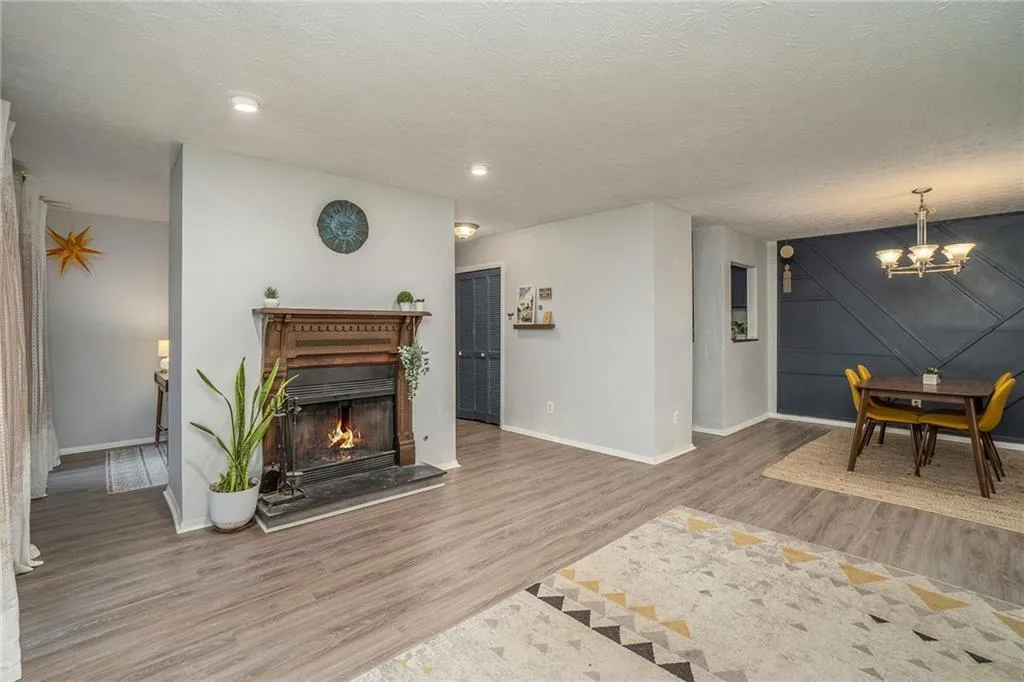 210 Woodcliff Drive, Sandy Springs, Georgia 30350, 2 Bedrooms Bedrooms, ,2 BathroomsBathrooms,Residential,Sold,210 Woodcliff Drive,7103268