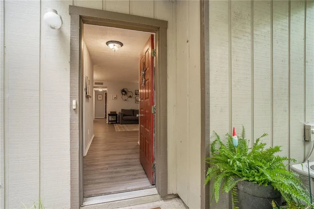 210 Woodcliff Drive, Sandy Springs, Georgia 30350, 2 Bedrooms Bedrooms, ,2 BathroomsBathrooms,Residential,Sold,210 Woodcliff Drive,7103268