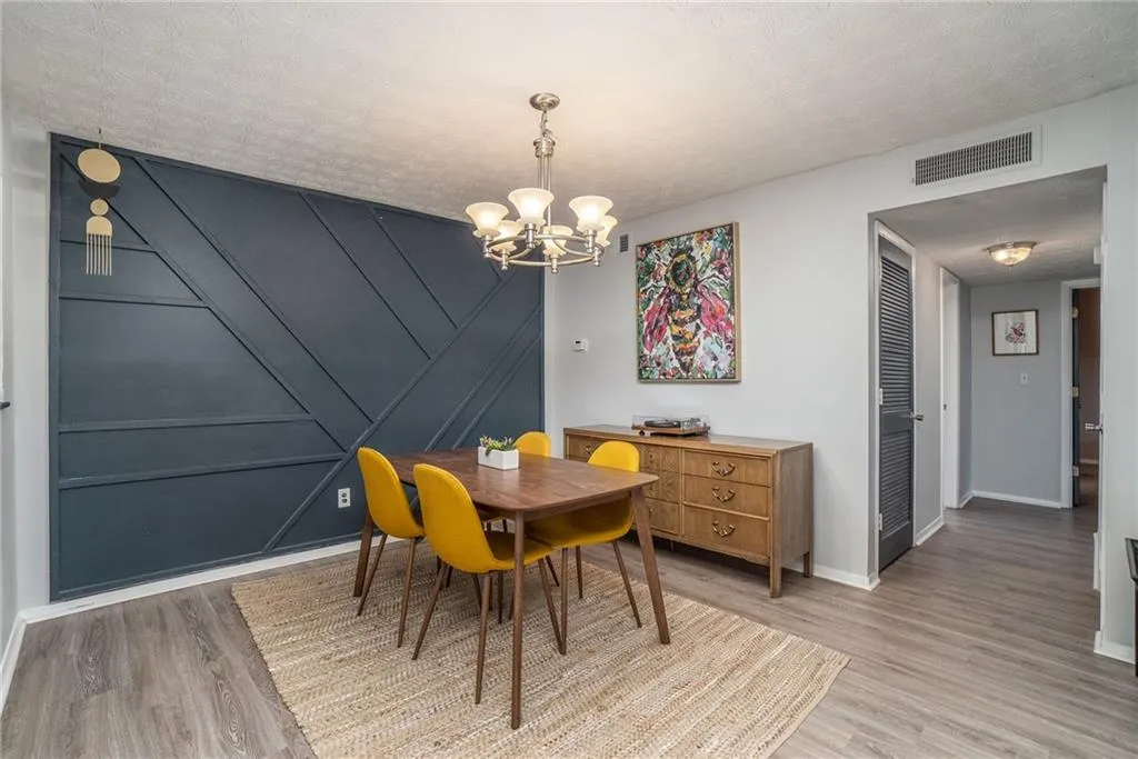 210 Woodcliff Drive, Sandy Springs, Georgia 30350, 2 Bedrooms Bedrooms, ,2 BathroomsBathrooms,Residential,Sold,210 Woodcliff Drive,7103268