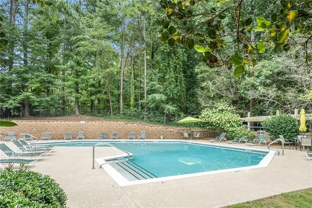 210 Woodcliff Drive, Sandy Springs, Georgia 30350, 2 Bedrooms Bedrooms, ,2 BathroomsBathrooms,Residential,Sold,210 Woodcliff Drive,7103268