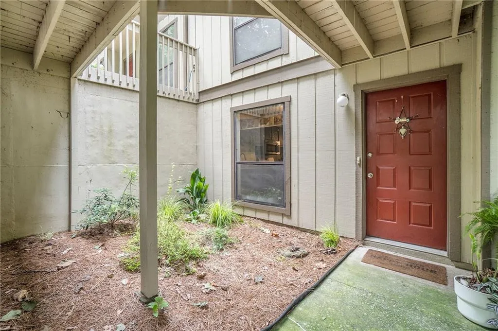 210 Woodcliff Drive, Sandy Springs, Georgia 30350, 2 Bedrooms Bedrooms, ,2 BathroomsBathrooms,Residential,Sold,210 Woodcliff Drive,7103268