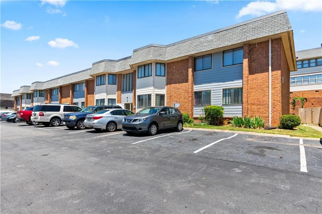 145 Northwood Drive Unit H6, Sandy Springs, Georgia 30342, 4 Bedrooms Bedrooms, ,1 BathroomBathrooms,Residential,Sold,145 Northwood Drive Unit H6,7047095