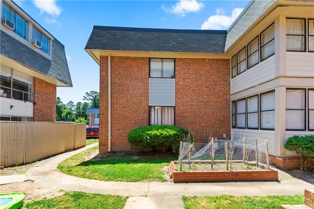 145 Northwood Drive Unit H6, Sandy Springs, Georgia 30342, 4 Bedrooms Bedrooms, ,1 BathroomBathrooms,Residential,Sold,145 Northwood Drive Unit H6,7047095