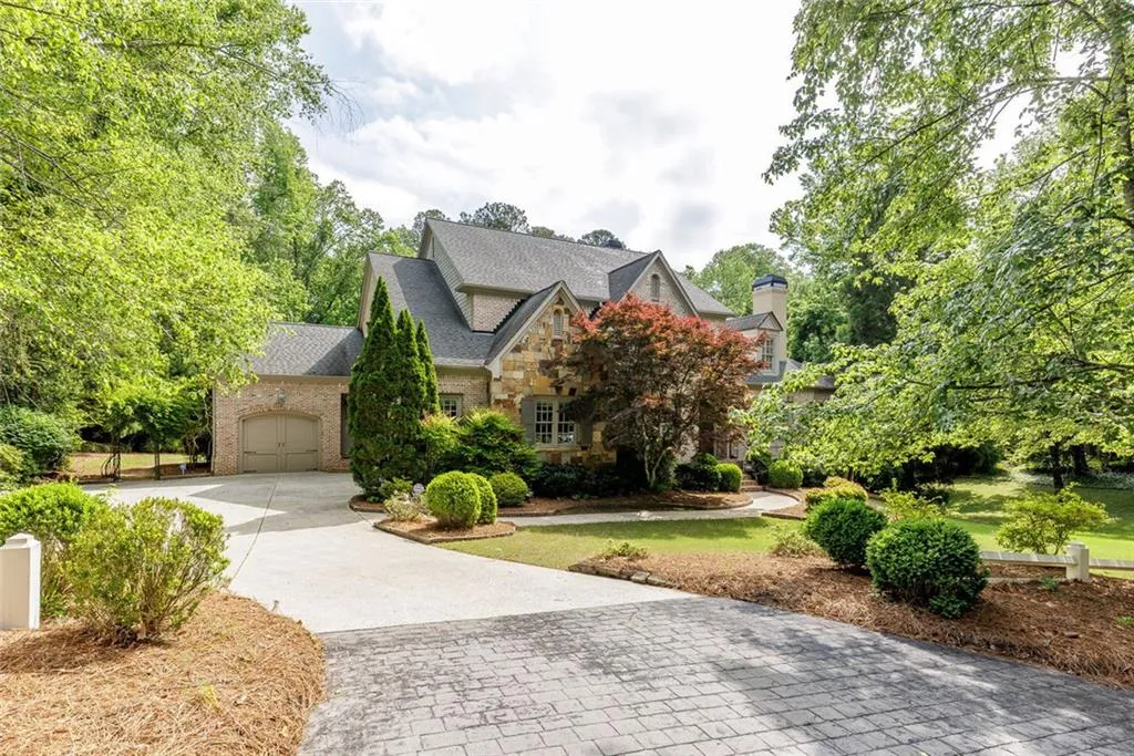 1575 Spalding Drive, Sandy Springs, Georgia 30350, 6 Bedrooms Bedrooms, ,5 BathroomsBathrooms,Residential,Sold,1575 Spalding Drive,7569214