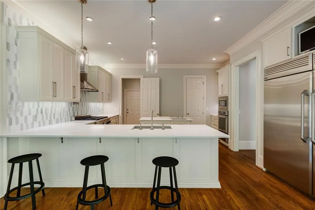 1575 Spalding Drive, Sandy Springs, Georgia 30350, 6 Bedrooms Bedrooms, ,5 BathroomsBathrooms,Residential,Sold,1575 Spalding Drive,7569214